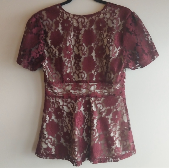 J. Peterman Burgundy Floral Lace Overlay Short Sleeve Peplum Waist Top - Picture 2 of 9